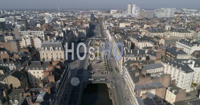 La Place De La Republique A Rennes, Bretagne, France, Pendant Le Confinement En Raison De L'epidemie De Covid-19 - Photo Par Drone