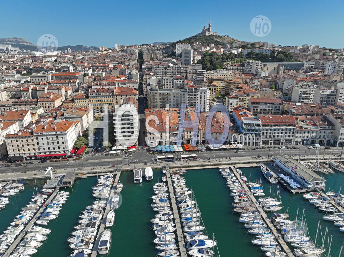 Vieux-Port Et Basilique Notre-Dame-De-La-Garde En été, Marseille, Bouches-Du-Rhône, France - Photographie Aérienne