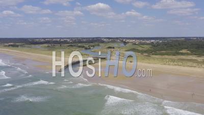 Survol Des Sables D'olonne, La Plage Des Granges - Vidéo Par Drone