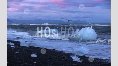 Icebergs Au Bord De L'océan Atlantique En Arrière-Plan Du Ciel Coucher De Soleil