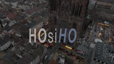 Impressionnante Cathédrale De Strasbourg Et Marché De Noël - Vidéo Par Drone