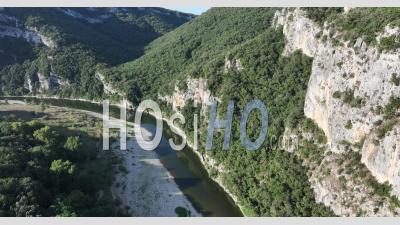 Pont D'arc Et Rivière Ardèche, France - Vidéo Par Drone