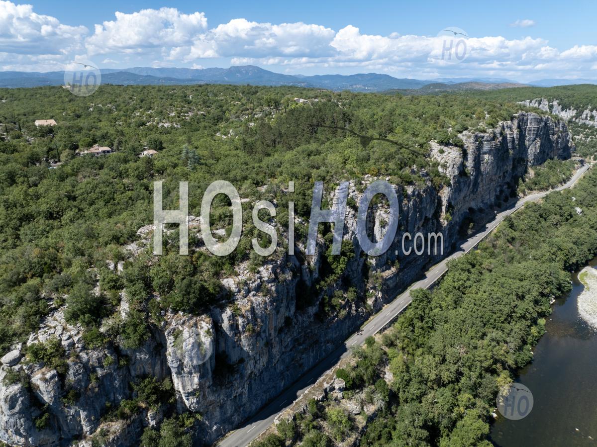 Défilé De Ruoms Et La Rivière Ardèche, Gorges De L'ardèche, France - Photographie Aérienne