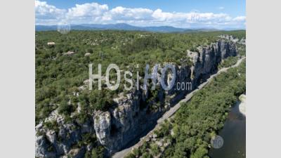 Défilé De Ruoms Et La Rivière Ardèche, Gorges De L'ardèche, France - Photographie Aérienne