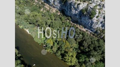 Défilé De Ruoms Et La Rivière Ardèche, Gorges De L'ardèche, France - Photographie Aérienne