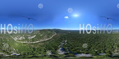 Photographie 360° De La Forêt De Saut Du Loup, Près De La Ville De Vallon Pont D'arc, Ardèche, France - Photographie Aérienne