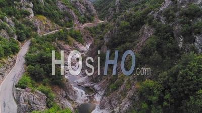 Gorges De La Baume En Arrière - Vidéo Par Drone