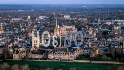 Caméra De Radcliffe, église Universitaire De St Mary La Vierge, Oriel College Et Clarendon Building, Oxford- Vidéo Drone