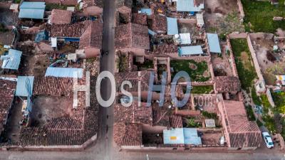 Maras, Vieille Ville De La Vallée Sacrée, Région De Cusco Par Drone
