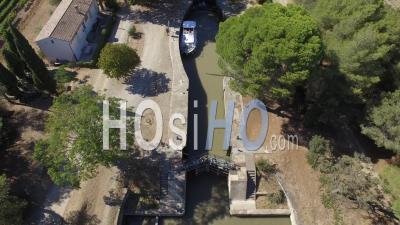 Pénichette Au Passage De L'écluse De Cesse, Vidéo Drone